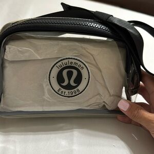 Lululemon Everywhere Beltbag